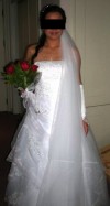 vestido de novia strapless con delicados detalles 