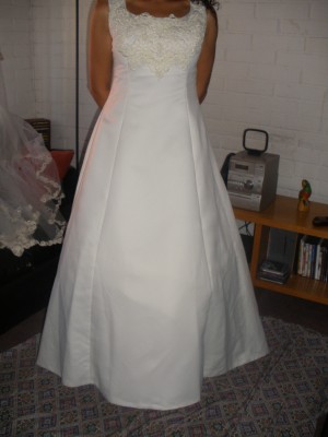 Contactar con Dayana Anuncios gratis para novios en Santiago |  Vendo lindo vestido de novia , Color ivory casa blanca con falso , velo y zapatos muy buen precio 