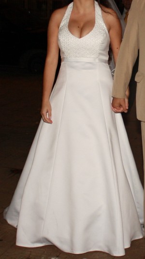 Patricia Navarrete Anuncios gratis para novios en Temuco |  Vendo Vestido de Novia Usado Original de la Casablanca, Modelo Niza que ya no existe. Incluye falso y velo