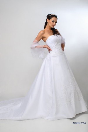 Mariana  Anuncios gratis para novios en Las Condes |  VETIDO NOVIA NUEVO CASA BLANCA COLECCION;EN CAJA ORIGINAL, COMPRADO, NO USADO NI AJUSTADO A TALLA, IMAGEN REFERENCIAL,HERMOSO (T=40)