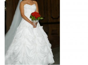 Rosita  Anuncios gratis para novios en Las Condes |  hermoso vestido de novia, una postura, impecable