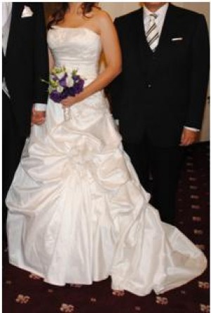 Cristina Mu&ntilde;oz Anuncios gratis para novios en Las Condes |  Vestido Novia Importado Punto Clave Talla 38 -40, Lindo vestido, muy sentador!!