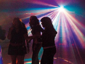  Anuncios gratis para novios en Santiago |  iluminaci&ograve;n arriendo para matrimonios, fiestas y eventos /f-5161429, servicio de dj ,amplificaci&ograve;n ,data show.karaokes 