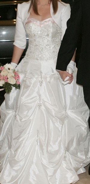 Ximena Anuncios gratis para novios en Santiago |  FINO VESTIDO EXELENTE ESTADO, PEDRER&Iacute;A;BORDADO EN HILO COLOR PLATA