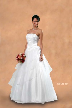 Jenny Aguirre Anuncios gratis para novios en Maip&uacute; |  Vestido de novia como nuevo, Colecci&oacute;n LCB CASABLANCA