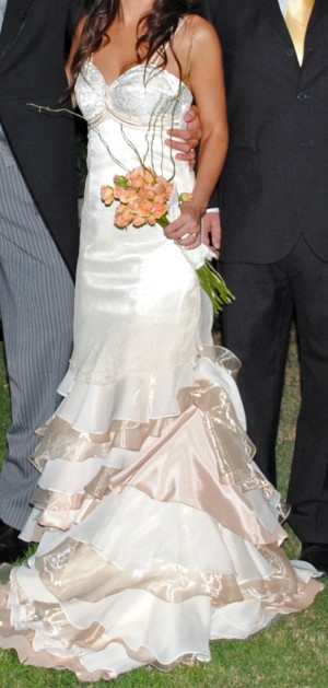 DANIELA Anuncios gratis para novios en Providencia |  VENDO LINDO Y ORIGINAL VESTIDO DE NOVIA, IMPECABLE RECI&Eacute;N LAVADO, TALLA 38. SE OFRECE CON ZAPATOS