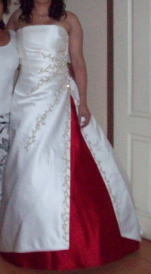 ISIS ARAYA Anuncios gratis para novios en Pe&ntilde;alol&eacute;n |  ORIGINAL VESTIDO, ES BLANCO, ROJO Y BORDADO.