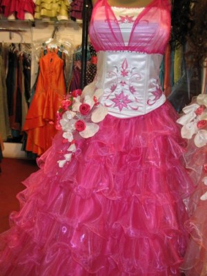 marcela mu&ntilde;oz Anuncios gratis para novios en La Reina |  VESTIDOS PARA FIESTAS  15 A&Ntilde;OS ARRIENDO, VESTIDOS PARA MADRINAS FIESTAS, TENEMOS MUCHA VARIEDAD,TODAS LAS TALLAS, INTERESADAS AGENDAR VISITA 2736368
