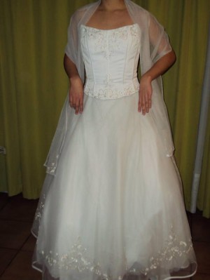 Carlos Morales Flores Anuncios gratis para novios en Santiago |  Vendo vestido de novia, Precio $180.000, incluye accesorios.