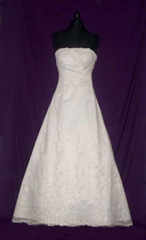 marcela  Anuncios gratis para novios en Las Condes |  liquidacion de vestidos de novia, valores entre $150.000 y $350.000