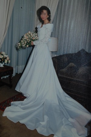 Bernardita Anuncios gratis para novios en Santiago |  VENDO HERMOSO VESTIDO DE NOVIA , bordado a mano, adaptable invierno/verano talla 38/40