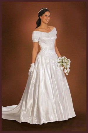 Jeannette Anuncios gratis para novios en Santiago |  Vendo hermoso vestido de novia marfil, talla 40-42, strapless, con falso, y ruedo.