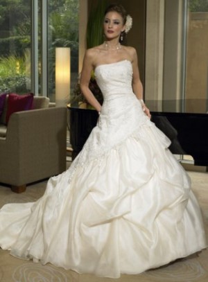 claudia Anuncios gratis para novios en Providencia |  HERMOSO VESTIDO DE NOVIA IMPORTADO NUEVO, CON VELO Y LIGA A SOLO $155.000 , TAFFETA, HERMOSA PEDRER&Iacute;A, IVORY, SIN USO, TALLAS DISPONIBLES 38 Y 40
