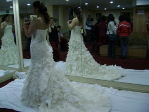 Nubia Anuncios gratis para novios en La Florida |  vendo hermoso vestido de novia, Color ivory, talla 42, strapless