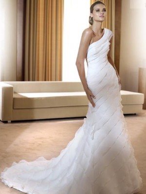 Claudia Anuncios gratis para novios en Providencia |  VENDO VESTIDO DE NOVIA PRONOVIAS BARCELONA, COLECCION 2011 MODELO FRAGANCIA, TALLA 38, IMPECABLE (ninguna mancha o detalle en la tela) $700.000