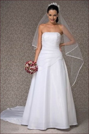 Sandra Tureo Anuncios gratis para novios en Puerto Montt |  Vendo hermoso vestido de novia., Vestido tipo strapless.