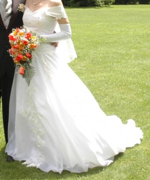 Eliana  Anuncios gratis para novios en Valdivia |  Vendo vestido de novia con apliques bordados y pedrer&iacute;a. , Solo un uso