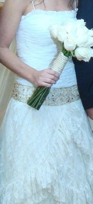 Valentina Howard Anuncios gratis para novios en Las Condes |  Vestido de Novia de encaje, marca Trio., Se vende vestido de novia talla 38, 300000 conversable.