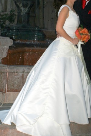 Carolina Pavez Anuncios gratis para novios en Santiago |  Vendo vestido de novia, impecable, 250.000, Dise&ntilde;o exclusivo, talla 38-40 ajustable