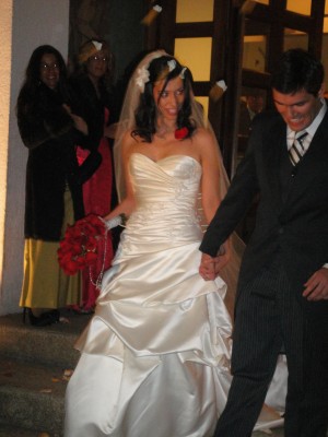 Mariela Anuncios gratis para novios en Las Condes |  Vendo Vestido novia importado USA, Excelente estado. Color Ivory.