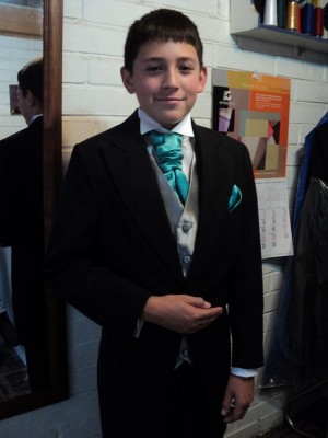 Eduardo Correa Anuncios gratis para novios en Maip&uacute; |  Trajes para ni&ntilde;os, Trajes pajes 