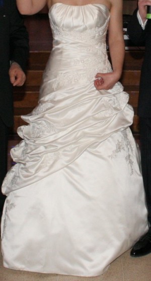 Carolina Montoya Anuncios gratis para novios en Santiago |  Hermoso Vestido de Novia Mori Lee, Impecable, casi sin uso, mitad de precio y con accesorios.