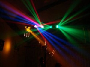 activa iluminacion Anuncios gratis para novios en La Florida |  arriendo equipos de iluminacion, luces de colores laser maquina de humo, iluminacion para todo tipo de fiestas y eventos bola de espejos