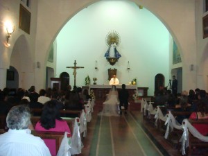 Dayana Del Moral Anuncios gratis para novios en Santiago |  Adornos confeccionados en tull para decoracion de iglesia, Hermosa decoracion de iglesia. usados