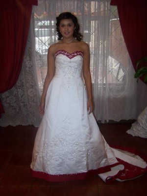 LORENA Anuncios gratis para novios en Santiago |  ARRIENDO VESTIDOS DE NOVIA-NOVIOS-PAJES PADRINOS MADRINAS, COORDINA TU VISITA AL 7475994 CEL 84483545