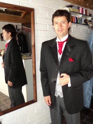 Eduardo Anuncios gratis para novios en Maip&uacute; |  Trajes de novio, Chaquet smoking gillette abrac