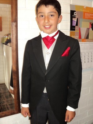 Eduardo Anuncios gratis para novios en Maip&uacute; |  Trajes pajes chaquet ternos smoking abracasesamo, trajes pajes arriendo