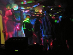 Jorge Ayala V. Anuncios gratis para novios en San Miguel |  DJ, VJ, M&uacute;sica, Luces, L&aacute;ser, LED, Humo, Karaoke, Proyecci&oacute;n, Fono 5544726., Fiestas de matrimonio, bautizos, discopeques, cumplea&ntilde;os; cel. 7-6024028