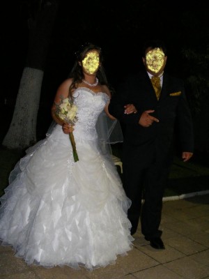 Marcela Anuncios gratis para novios en Chill&aacute;n |  VENDO MI VESTIDO CASI NUEVO DE LA CASA BLANCA Talla 40, $250.000 color blanco