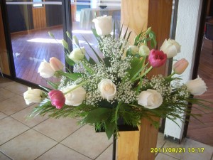 MAURICIO ROJAS Anuncios gratis para novios en Santiago |  DECORACION MATRIMONIOS, ARREGLOS FLORES NATURALES, DESPACHO A DOMICILIO, ARCO FLORES, CAMINOS DE LUZ, ATRILES, PEDESTALES, CENTROS MESA