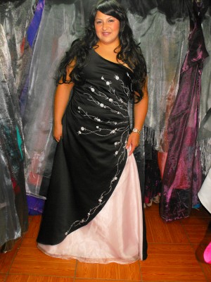 MARCELA Anuncios gratis para novios en La Reina |  VESTIDOS FIESTAS SE ARRIENDAN 89581664 MUCHA VARIEDAD TALLAS XXL, SE ATIENDE CON COORDINACION DE VISITA