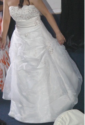 Cristina Anuncios gratis para novios en Santiago |  VENDO VESTIDO DE NOVIA 100.000, talla 38