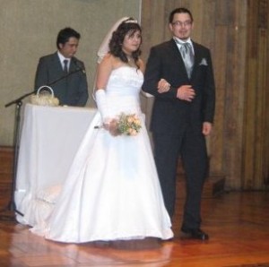 Marcia Silva Anuncios gratis para novios en Concepci&oacute;n |  Arriendo hermoso vestido novia a $70.000. Talla 42, &uacute;nico uso!, Se entrega limpio y se incluyen zapatos.