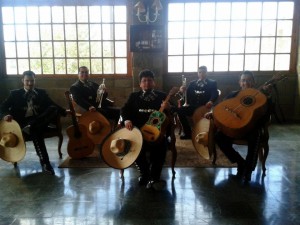 johnny luis Anuncios gratis para novios en Santiago |  mariachis en vivo y en directo serenatas y charros, sal y tequila $60.000. 5 mariachis 02-6388358 / 7-6260519