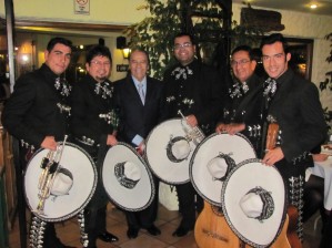 johnny luis Anuncios gratis para novios en Santiago |  en chile mariachis,charros,serenatas sal y tequila, 4X$50.000. sal y tequila 02-6388358 / 7-6260519