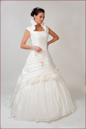 Soledad Anuncios gratis para novios en Santiago |  Vendo Vestido de Novia Blanco EXCELENTE ESTADO , HK Collections CasaBlanca $300.000 (m&aacute;s velo)