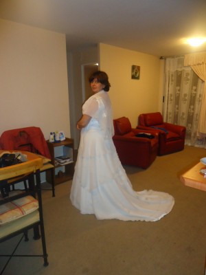 jessita Anuncios gratis para novios en Vi&ntilde;a del Mar |  vestido de novia nuevo (solo un uso), recien lavado, estilo corset, talla 48 app, color ocre, pa&ntilde;os de gaza y media cola 
