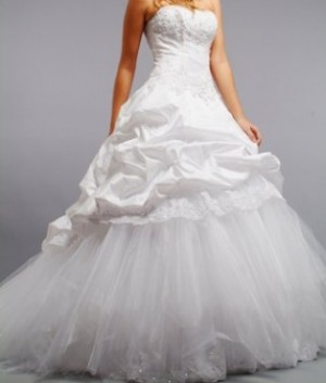 MARIEL BECERRA Anuncios gratis para novios en Vitacura |  MARAVILLOSO VESTIDO DE NOVIA DE PUNTO CLAVE NUEVO!!!!! $280.000, COLOR IVORY CORSE AJUSTABLE TALLA 38-40 VITACURA