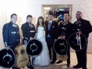 johnny luis Anuncios gratis para novios en Santiago |  regalo muy especial mariachis a domicilios charros en vivo, serenatas $60.000. 5 mariachis 02-6388358 / 7-6260519