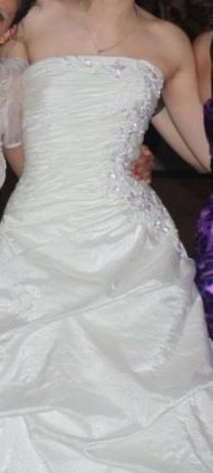 Isabel Anuncios gratis para novios en Providencia |  Vendo precioso vestido de novia , $250.000 (conversable)