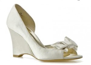 Javiera Anuncios gratis para novios en Vitacura |  Vendo Zapatos de Novia, talla 35, Ivory, taco chino