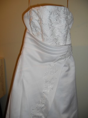 Raquel Rojas Anuncios gratis para novios en Lo Barnechea |  vendo vestido usado de novia $50.000, barato con velo bordado