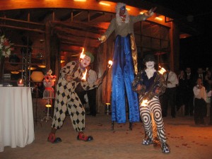 Alex Castillo Reyes Anuncios gratis para novios en Las Condes |  Entregamos cotill&oacute;n con personajes circoteatrales, Artemarket, Inolvidable , Puestas en escena Veneciana,Imaginario m&aacute;gico,zancos,malabares de luz, Saxo