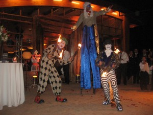 Alex Castillo R Anuncios gratis para novios en Las Condes |  Entregamos cotill&oacute;n con personajes circoteatrales, Artemarket, Impecable, Puestas en escena Veneciana, Imaginario m&aacute;gico,zancos,malabares de luz,Saxo