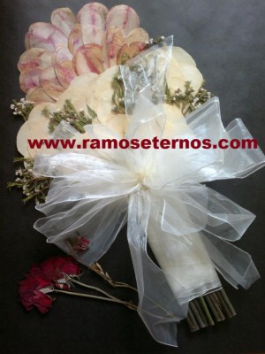Cristina Diaz Anuncios gratis para novios en Vitacura |  Cristina Diaz � Especialistas en secar y conservar tu ramo de flores, http://www.ramoseternos.com, Las Condes