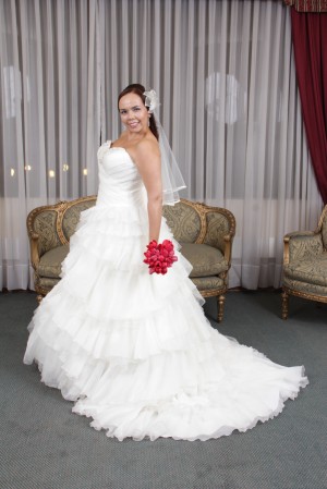 Annette Benavides Anuncios gratis para novios en Las Condes |  Vestido de Novia Inolvidable y Elegante. Talla 44 (ajustable), Exclusivo Casa Blanca de Ronald Joyce (exportado). Codigo NORJ216